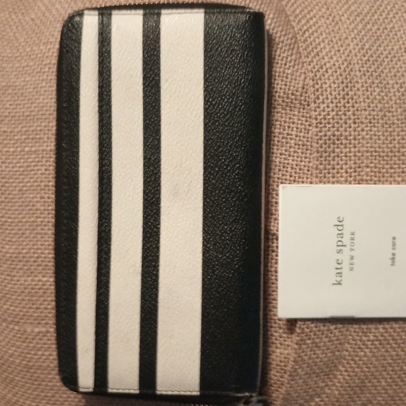 Kate Spade Crossbody 3 Set, Wallet And Wristlet - Picture 10 of 14